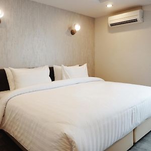 Standard Zimmer mit Kingsize-Bett